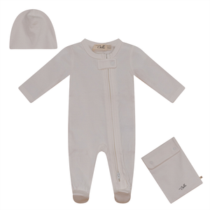 Bebe Bella White Footie & Hat Gift Set In Pouch